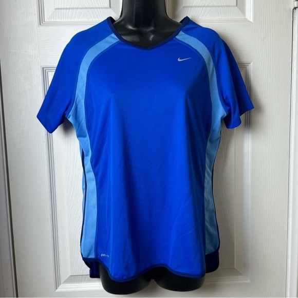 NIKE & UNDER ARMOUR BUNDLE 2 Sport Tops - Size Medium/Large - Picture 6 of 10